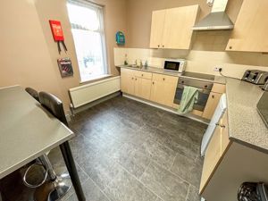 Shared Kitchen- click for photo gallery